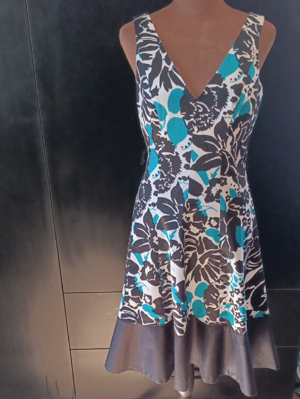 Nine West Floral Midi Dress Turquoise Black White V Neck Fit Flare Size 4